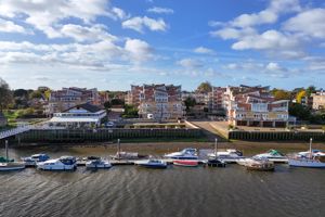 Regatta House / River Thames- click for photo gallery